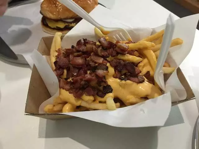 1090 Burger