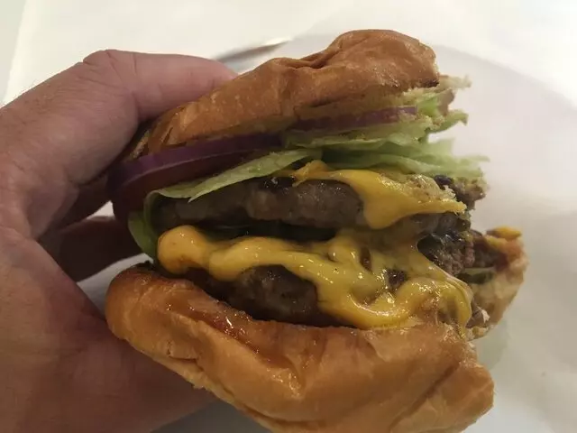 1090 Burger