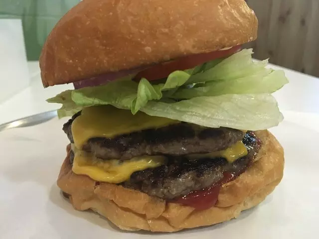 1090 Burger
