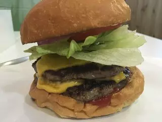 1090 Burger