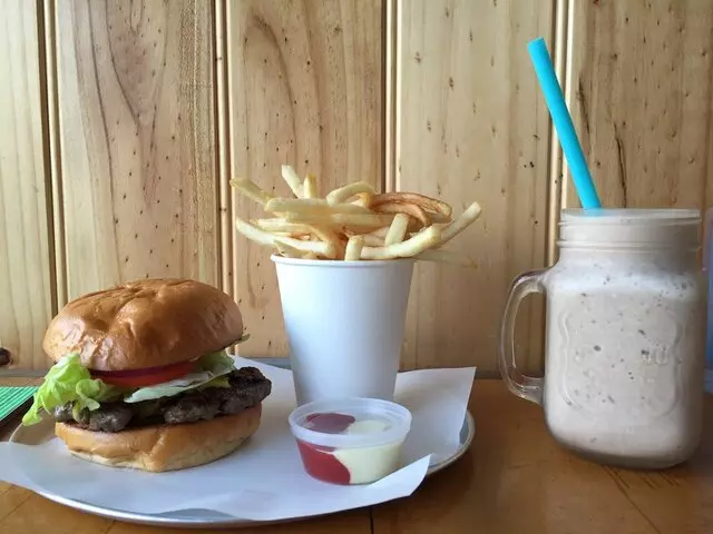 1090 Burger